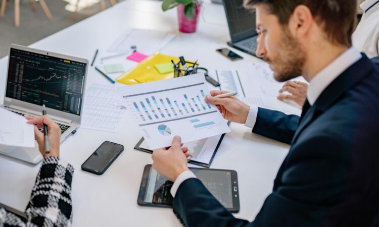 Consultant Wiufamcta Jivbcqu